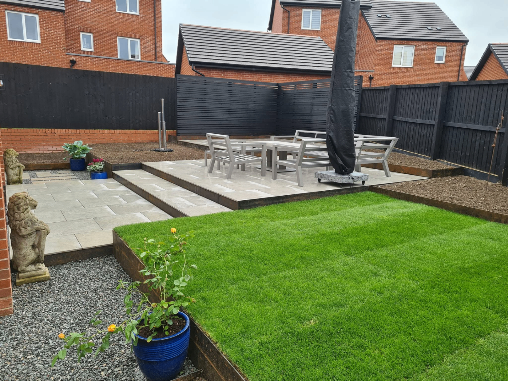 Contemporary porcelain patio project in Grantham